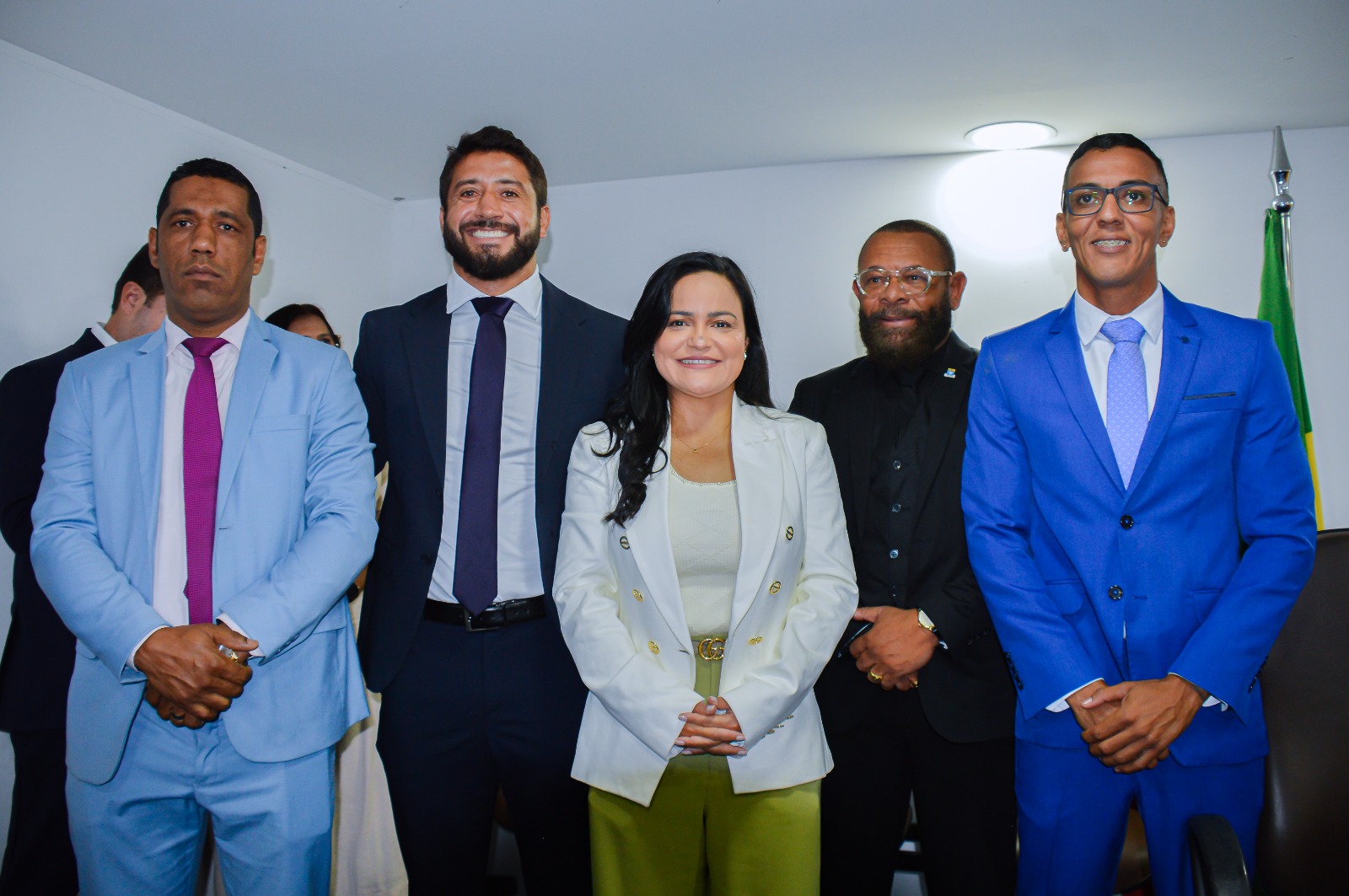 Capa: Vereadores suplentes tomam posse na Câmara Municipal de Lauro de Freitas