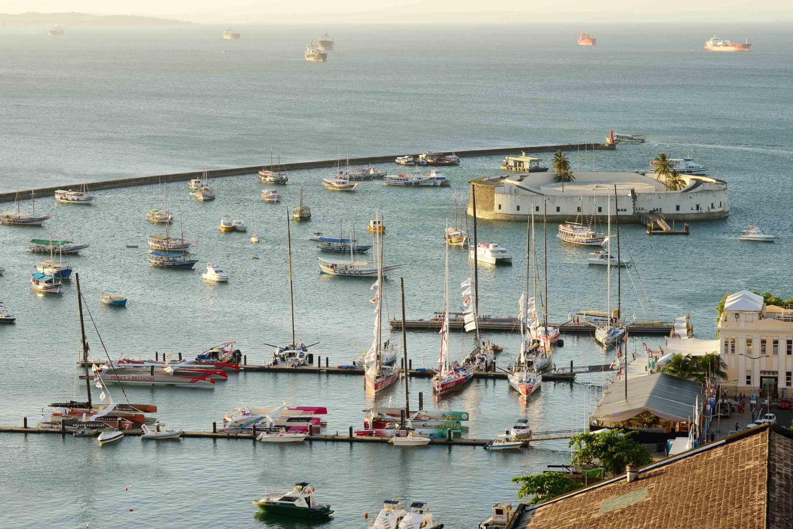 Capa: Salvador estuda transporte aquático urbano para ampliar mobilidade através da Baía de Todos-os-Santos