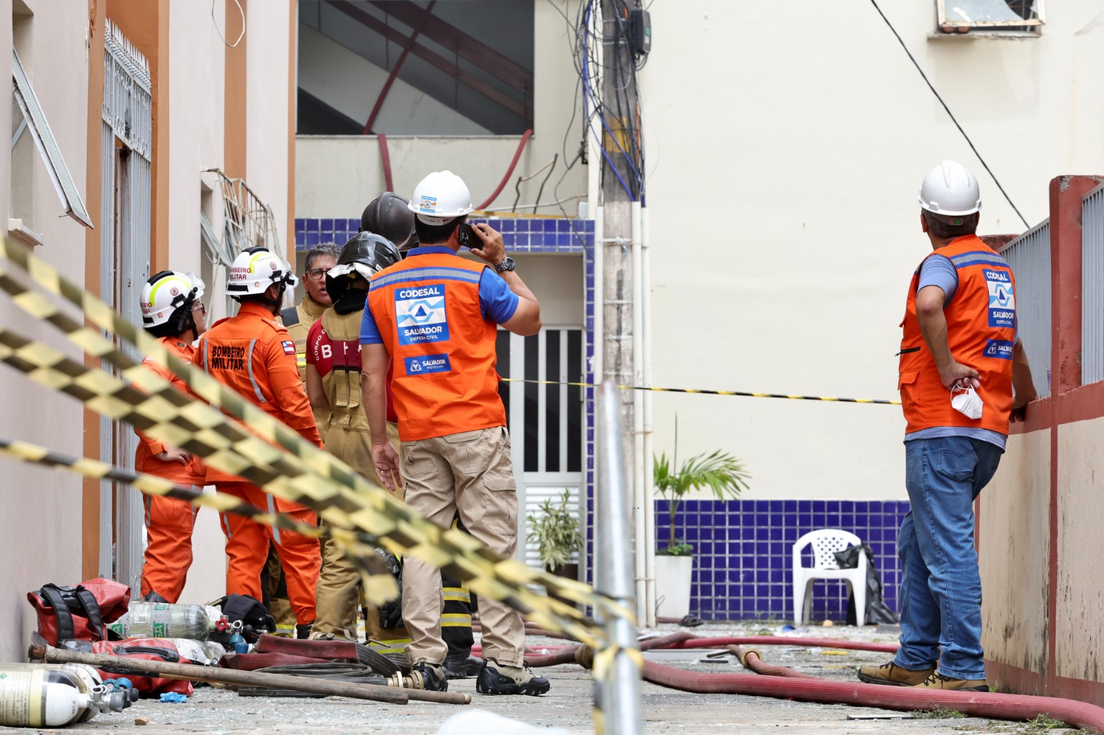 Capa: Prefeitura de Salvador atende as 16 vítimas de incêndio no Stiep e aguarda liberação dos Bombeiros para avaliar prédio atingido