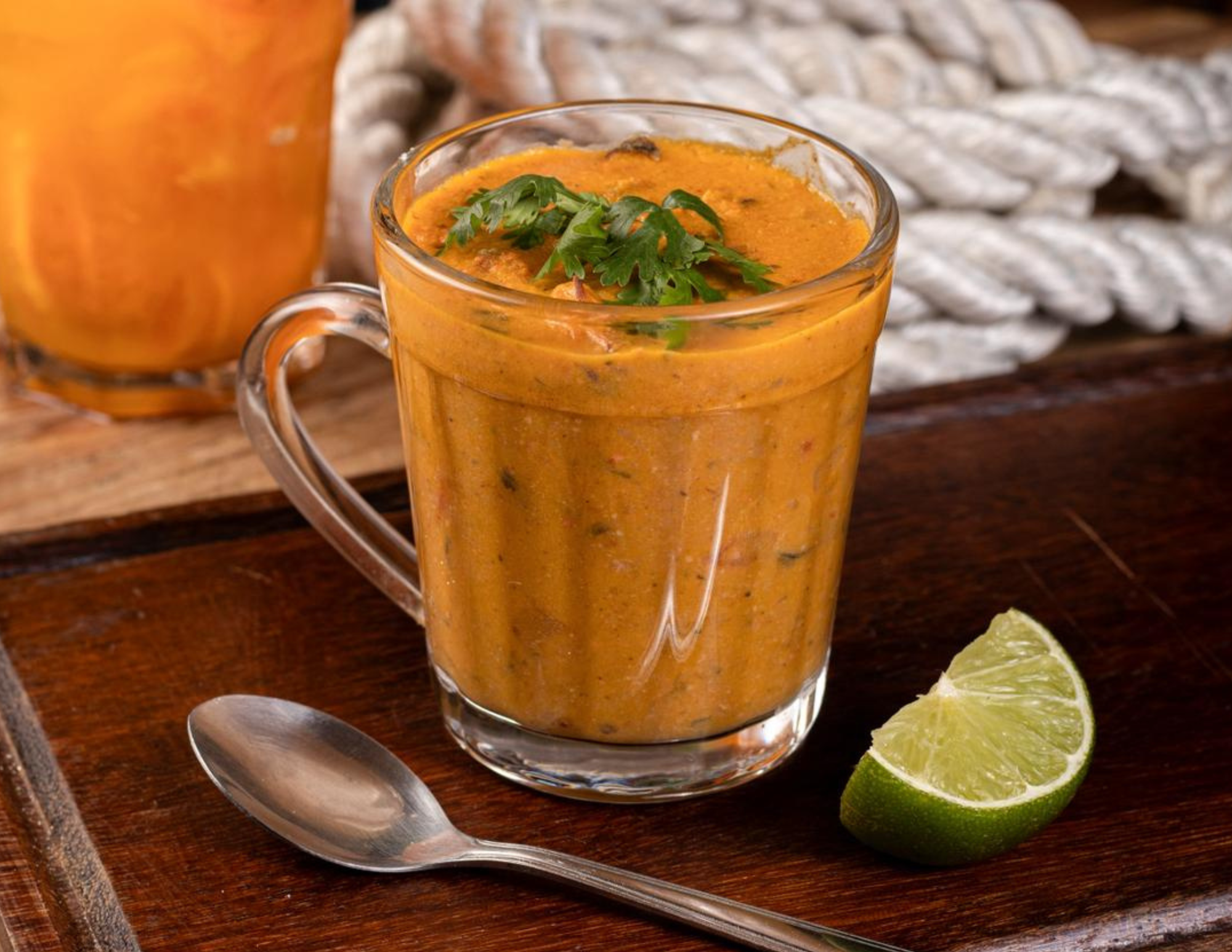 Capa: Dom Lambão une moda, fé e alegria ao homenagear Iemanjá no abadá do Carnadom 2026