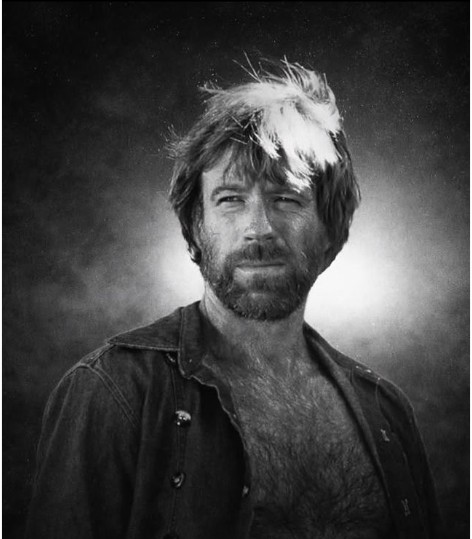 Capa: Chuck Norris, um dos maiores atores de filmes de ação, morre aos 86 anos