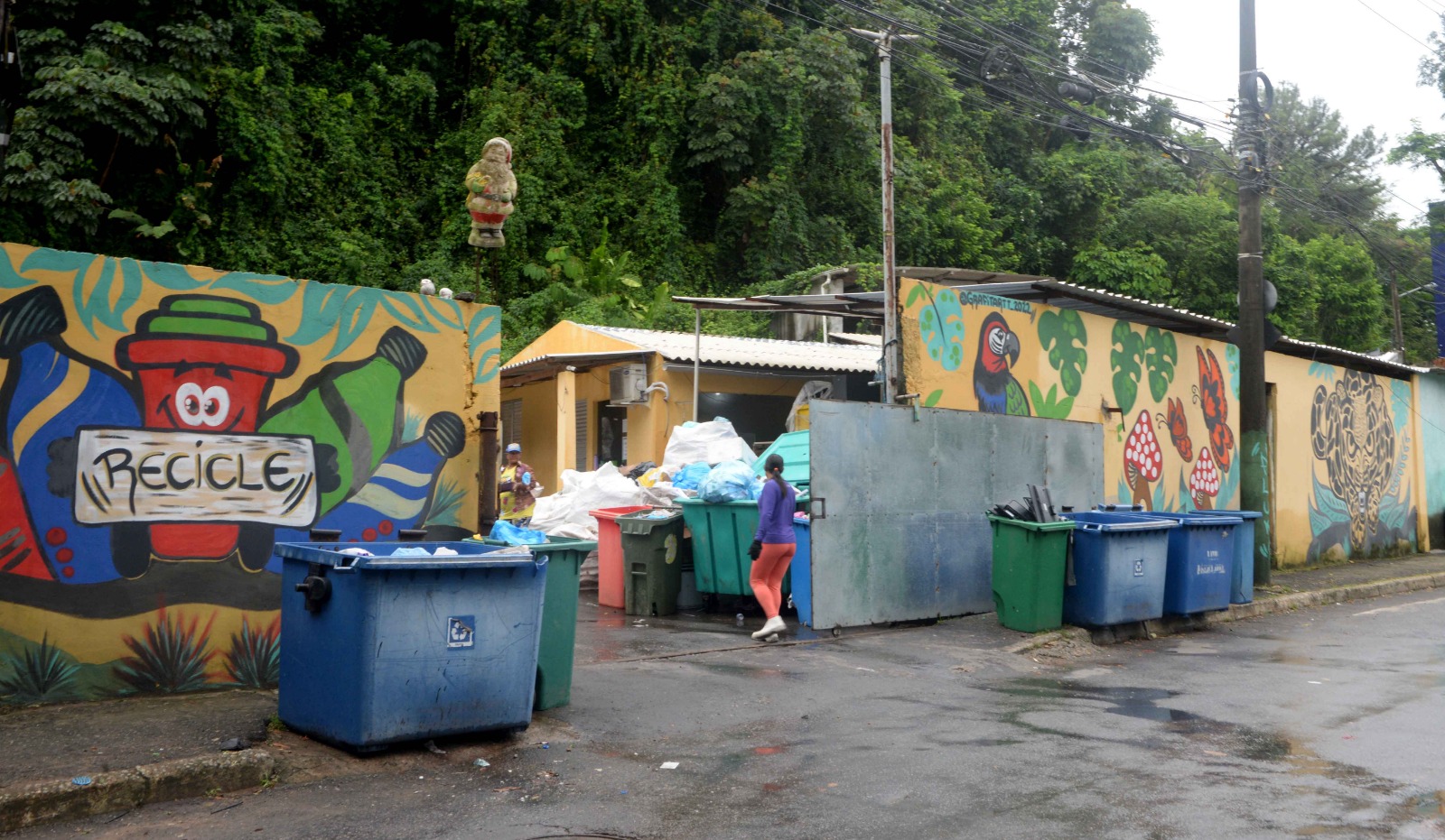 Capa: Cooperativas transformam 280 toneladas de materiais recicláveis coletados no Carnaval em fonte de renda