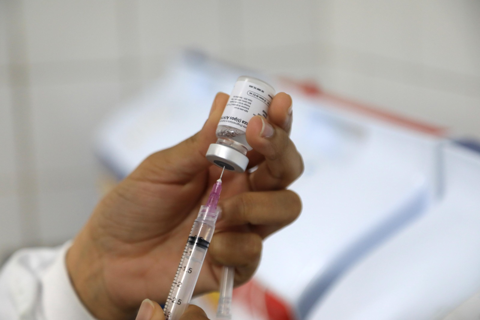 Capa: Dia D contra a gripe: Prefeitura de Salvador intensifica imunização contra influenza em diversos pontos da cidade