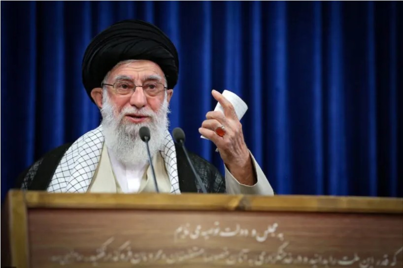 Capa: Com morte de Khamenei, Irã forma conselho de governo com aiatolá Arafi