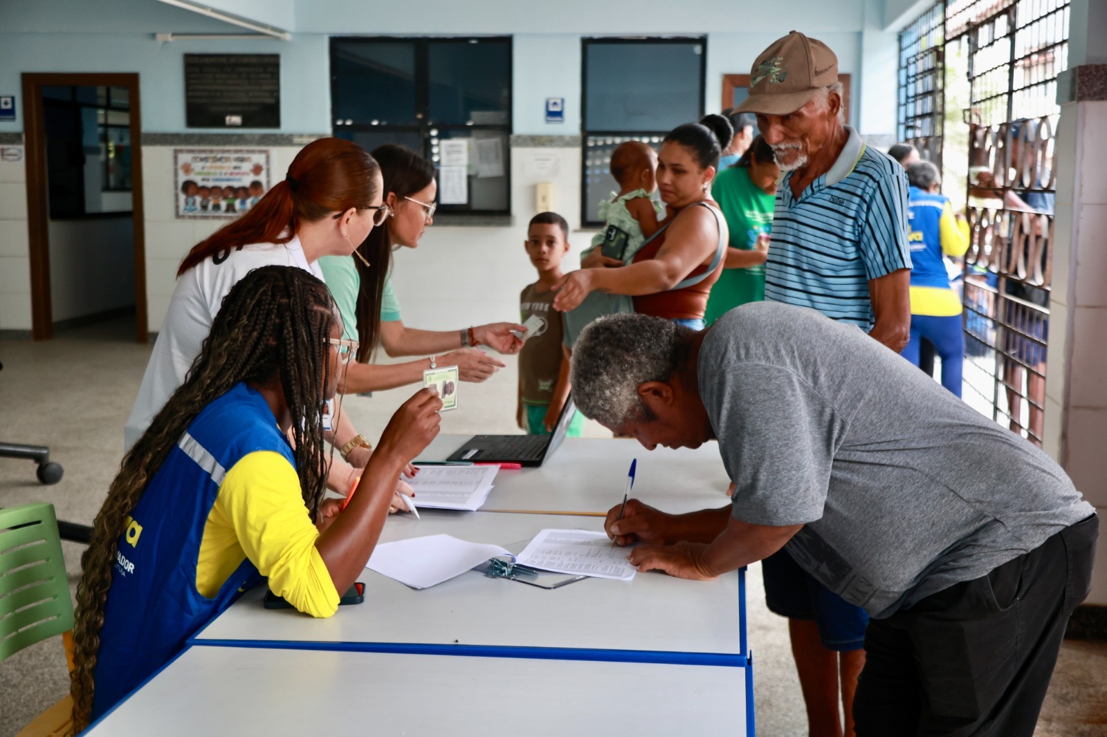 Capa: Pescadores e marisqueiros de São Tomé de Paripe participam de ação emergencial após contaminação do mar por produtos químicos