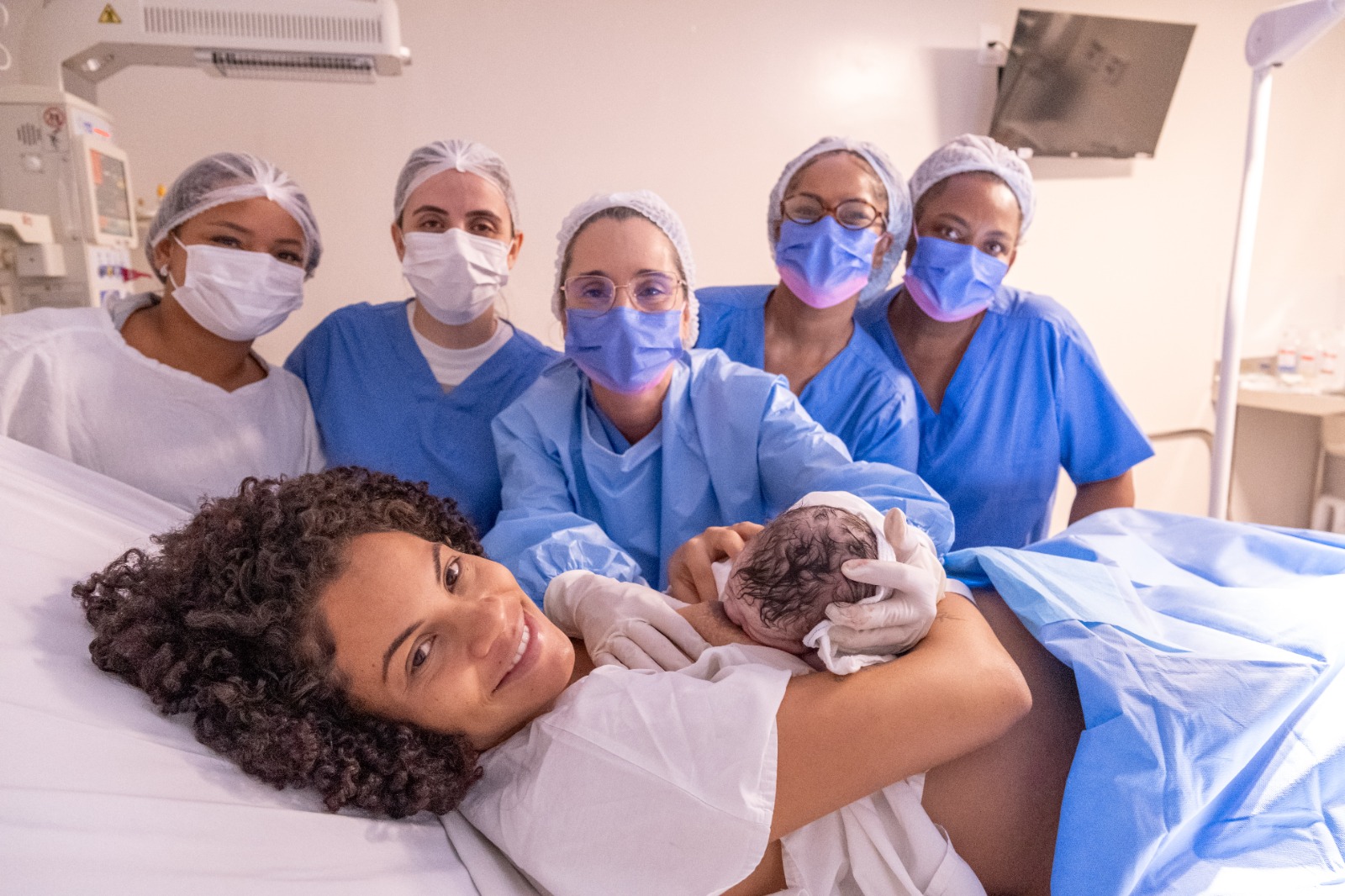 Capa: Primeiro bebê nascido na Maternidade Municipal de Salvador, Laura inicia ciclo de cuidados