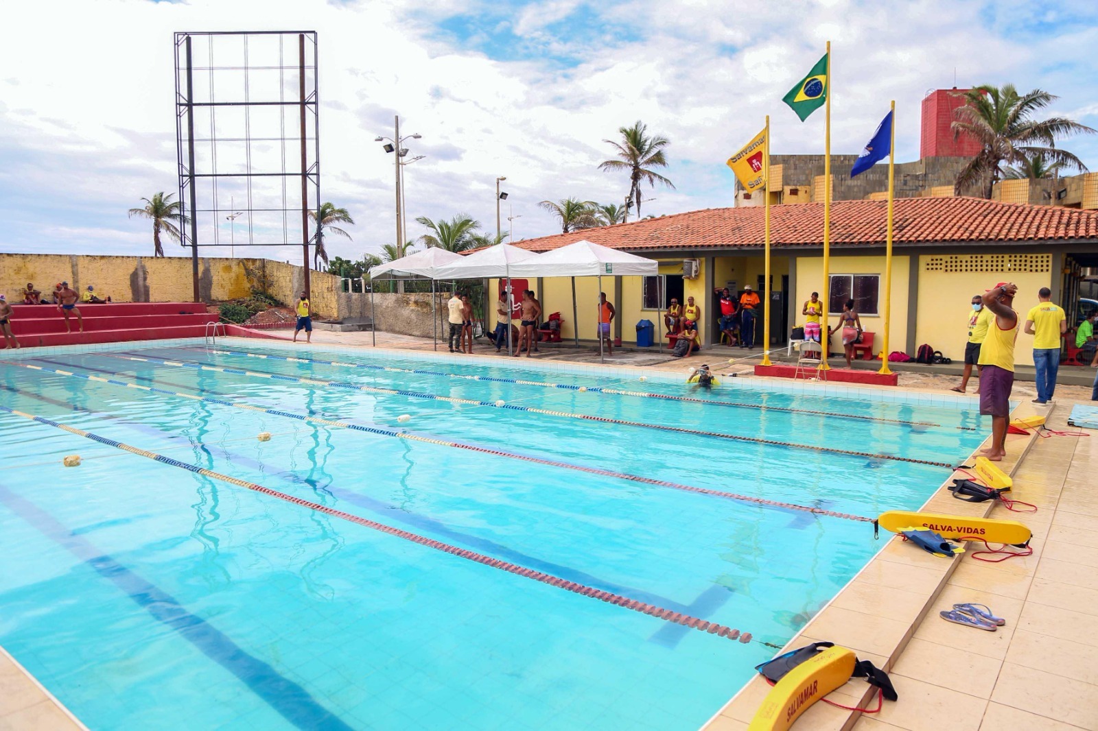 Capa: Prefeitura de Salvador lança projeto “Mergulho na Inclusão” com piscina assistida para crianças com autismo