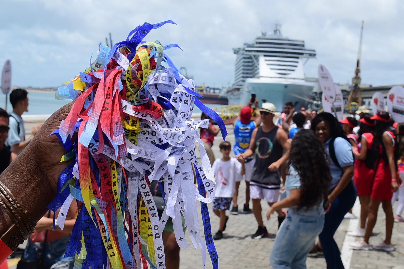 Capa: Mais de 700 mil turistas visitam Salvador em abril e movimentam R$ 1,6 bilhão na economia