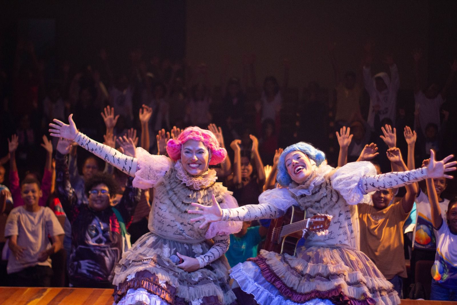 Capa: Crianças e jovens do interior da Bahia descobrem a magia do teatro através do projeto Chegança Atelier Cultural