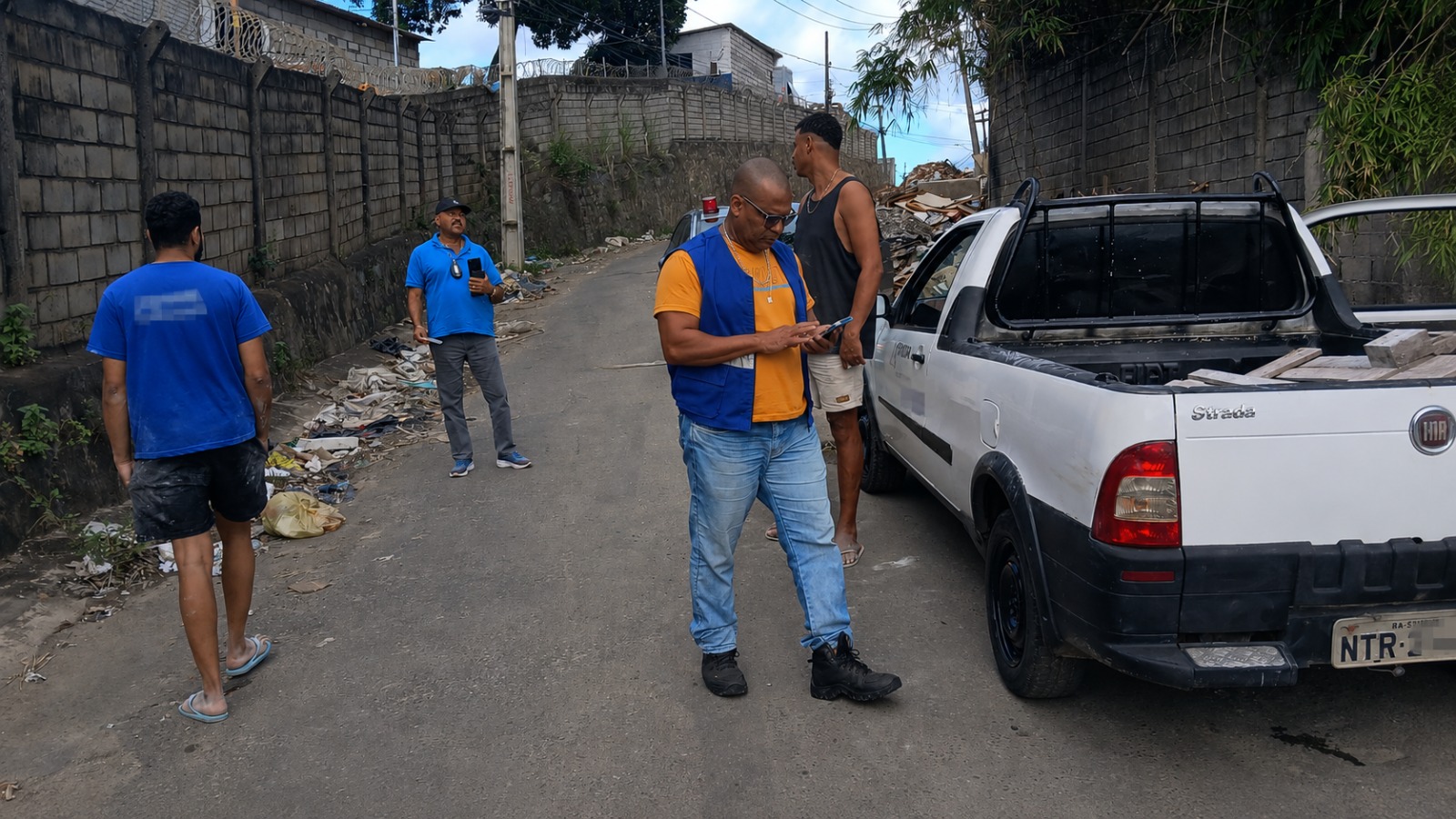 Capa: Limpurb apreende veículo que fazia descarte irregular de resíduos em Salvador