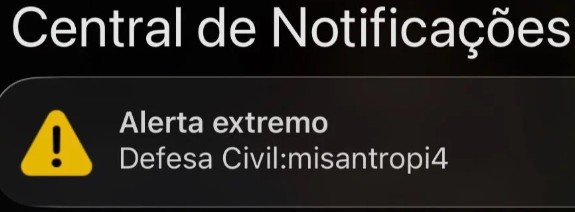 Capa: Invasão hacker teria sido motivo de mensagem bizarra em celulares