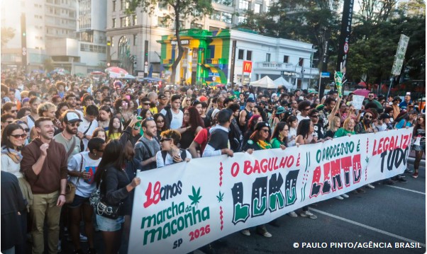 Capa: Marcha em São Paulo pede legalização da maconha