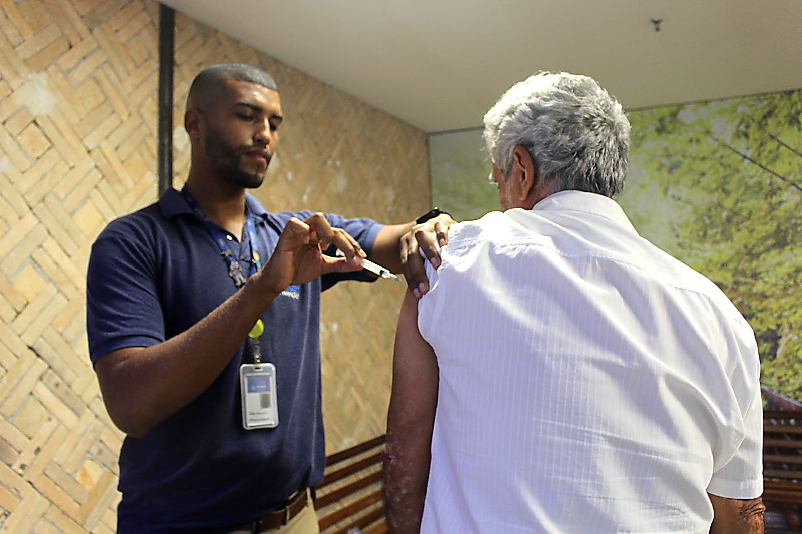 Capa: Gripe: 65% dos idosos ainda não se vacinaram em Salvador