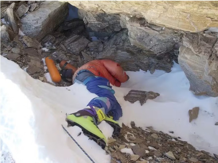 Capa: Corpo de alpinista que morreu no Everest é identificado 30 anos depois