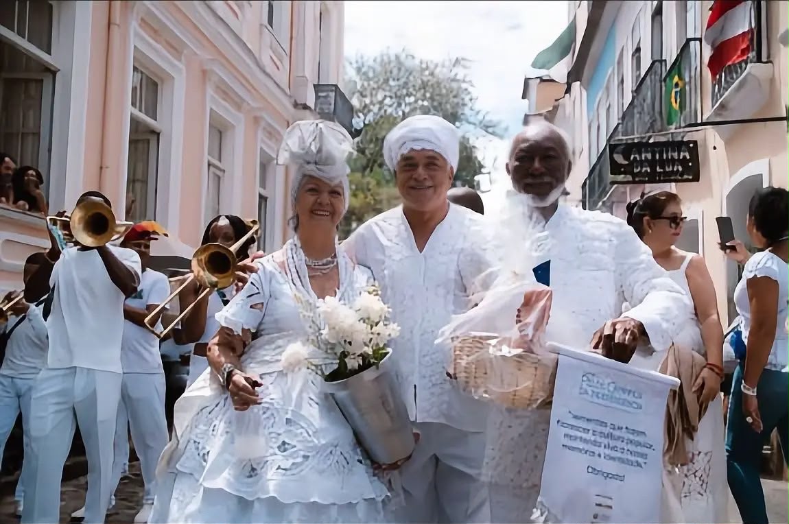 Capa: Cortejo cultural celebra Independência da Bahia com protagonismo feminino e exposição fotográfica no Pelourinho