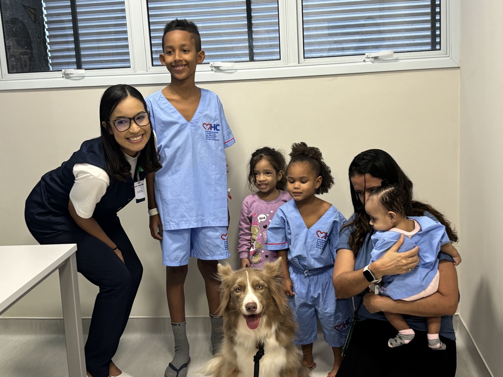 Capa: Cão terapeuta Lútche leva acolhimento e humanização à Maternidade e Hospital da Criança