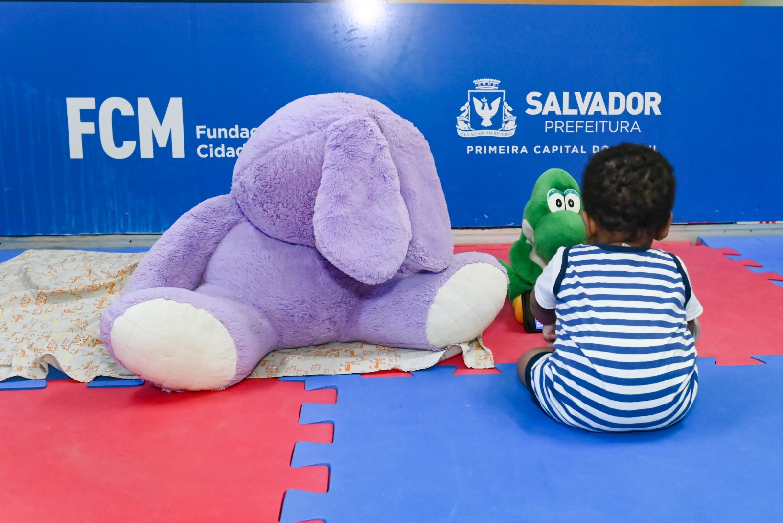 Capa: Fundação Cidade Mãe busca novas famílias acolhedoras para crianças e adolescentes em Salvador