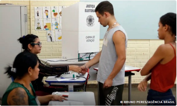 Capa: Com envelhecimento da população, eleitorado jovem recua 22% em 16 anos
