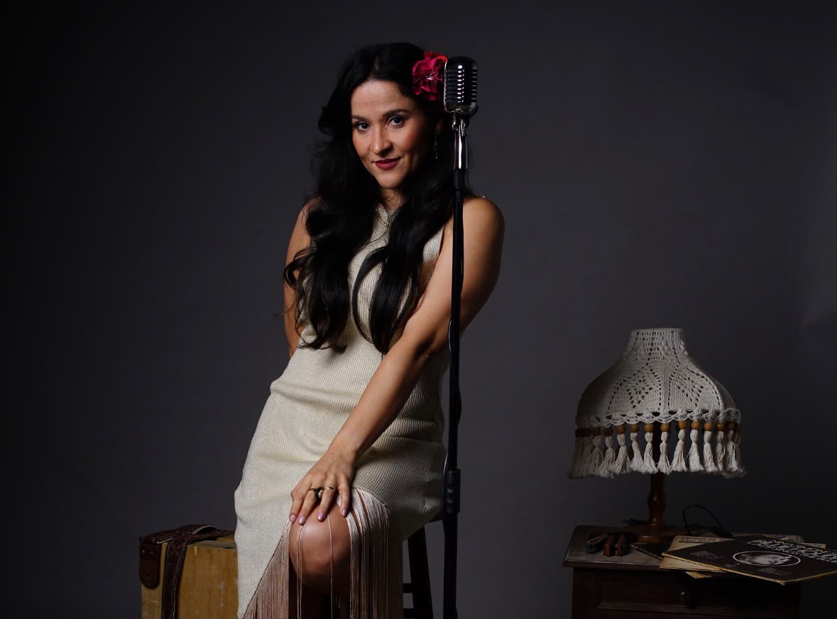 Capa: Candice Fiais estreia show inédito em homenagem às mulheres que transformaram a história do blues