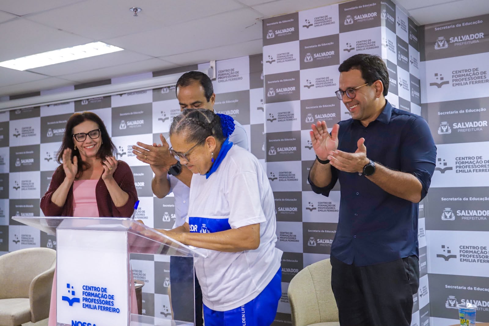 Capa: Prefeitura de Salvador cria Bolsa Presença para estudantes da EJA da rede municipal