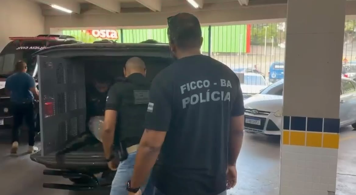 Capa: Líder do CV foge do Nordeste de Amaralina, mas acaba preso por força-tarefa