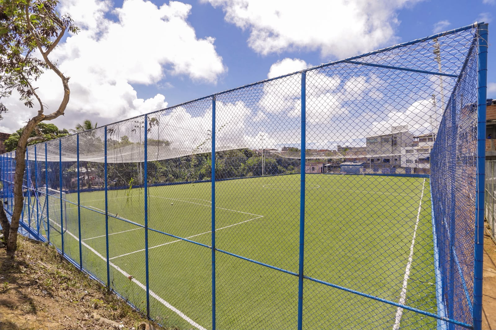 Capa: Prefeitura de Salvador entrega Campo do Cosmo em Mussurunga e anuncia novo pacote de R$ 54 mi em 101 campos e quadras