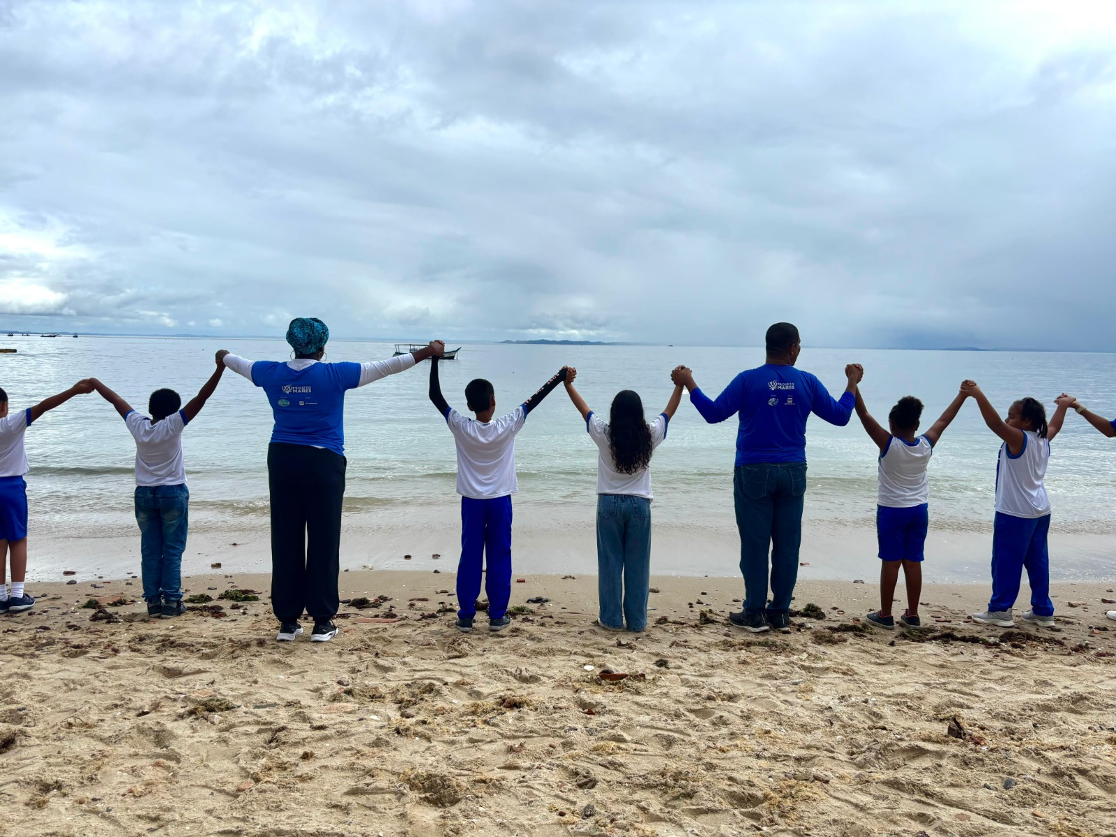 Capa: Cleanup Day: Projeto Mares mobiliza comunidade para ação de limpeza na Ilha de Itaparica