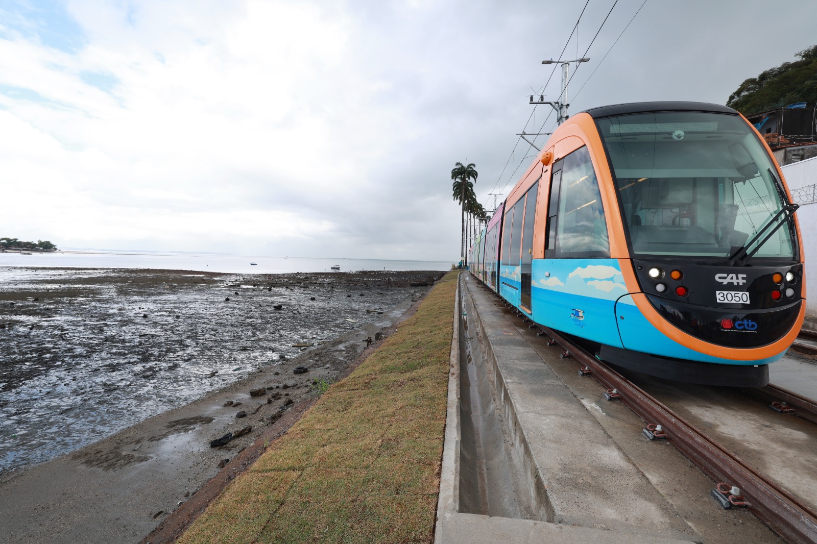 Capa: VLT realiza operação assistida da Estação Calçada-São Joaquim à Parada Itacaranha nesta segunda-feira (21)