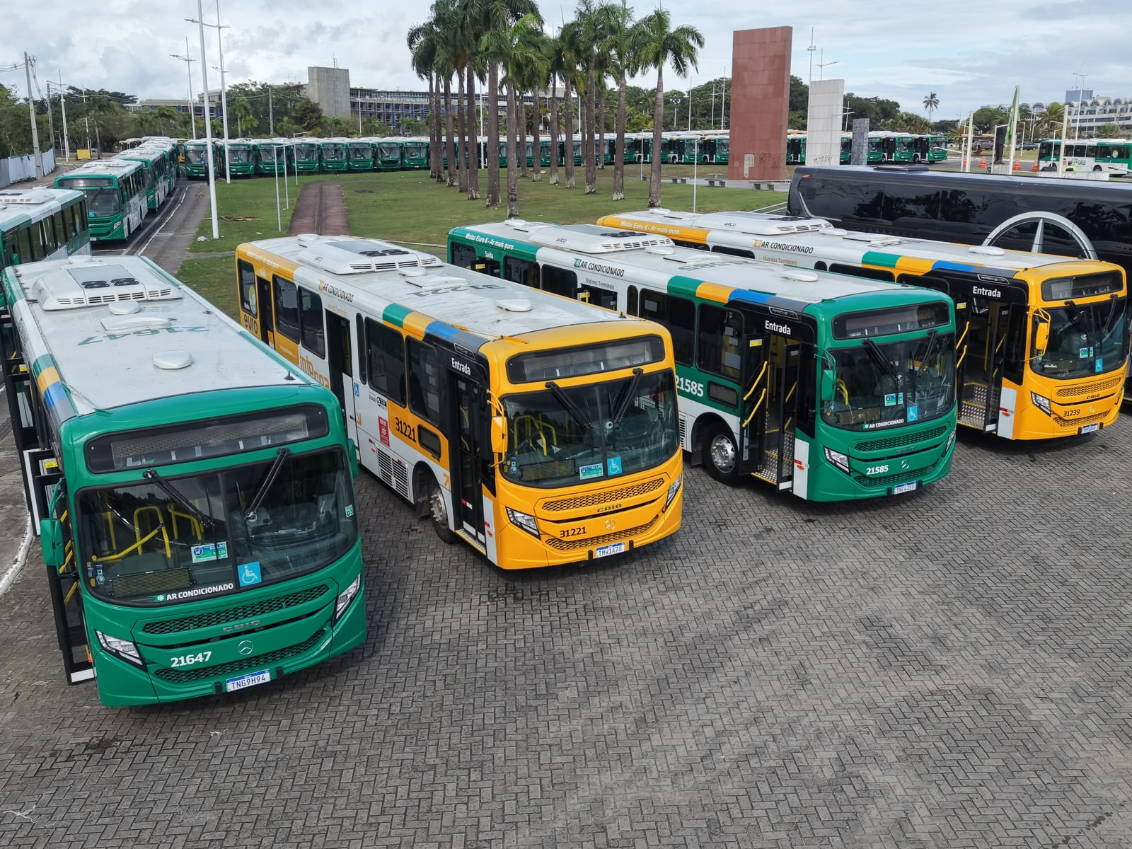 Capa: Prefeitura de Salvador inicia entrega de 700 novos ônibus com ar-condicionado; é a maior renovação de frota da história de Salvador