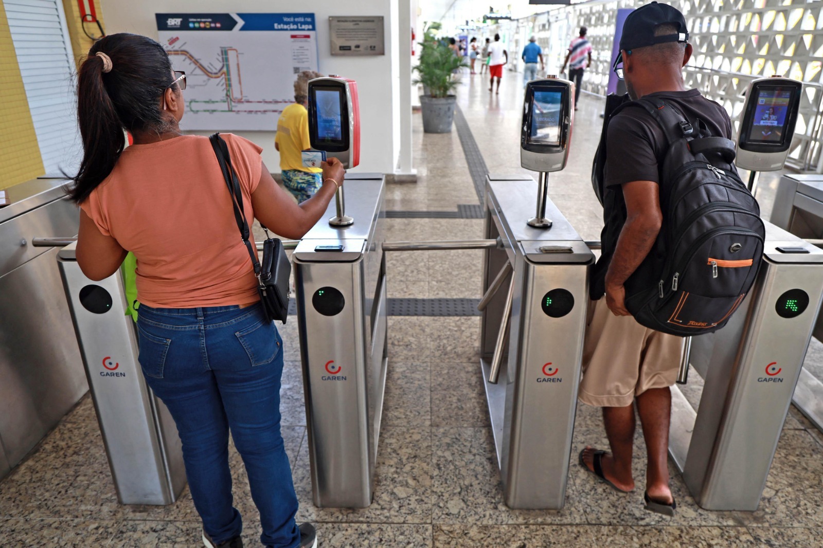 Capa: Ônibus em Salvador passarão a aceitar pagamento via QR Code