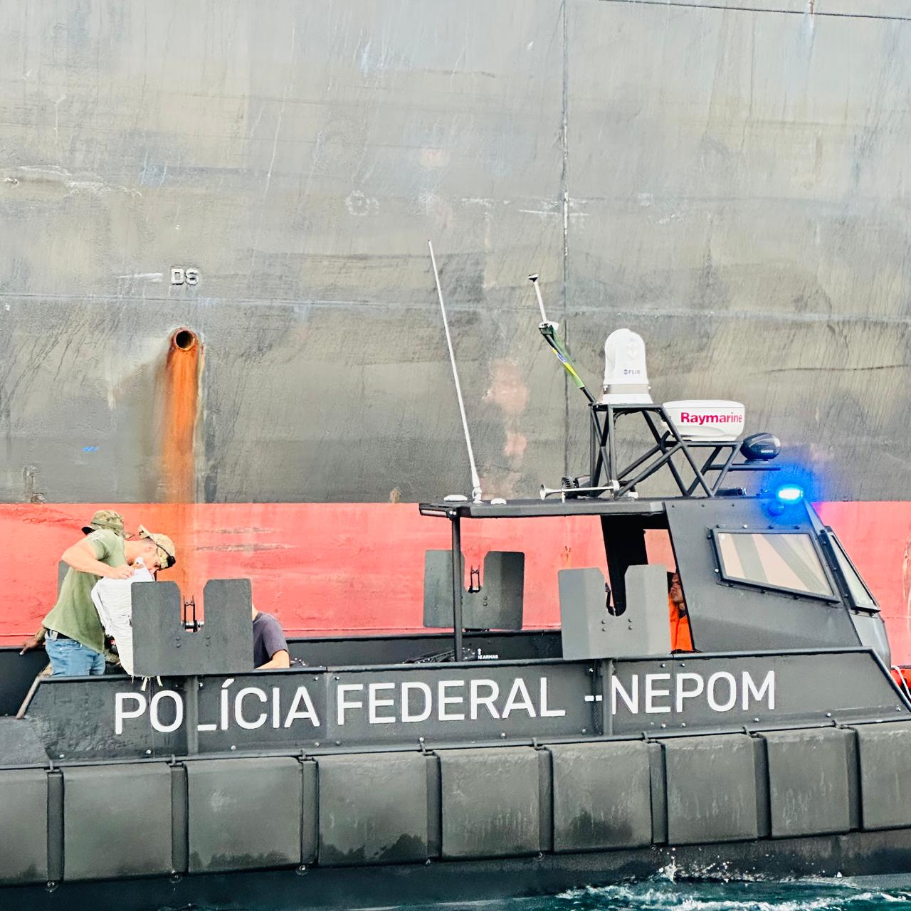 Capa: Salvador: PF e PMBA localizam grande quantidade de droga em navio com destino à Europa