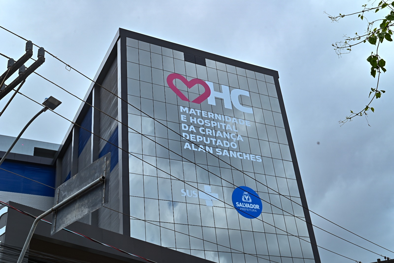 Capa: Maternidade e Hospital da Criança de Salvador completa seis meses com mais de mil partos